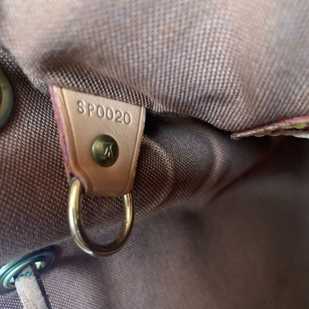 Beautiful Louis Vuitton Montsouris MM Backpack - Picture 3 of 16